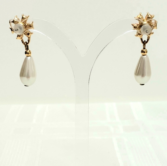 Pretty Floral Rhinestone Pearl Drop Post Earrings - Picture 4 of 5